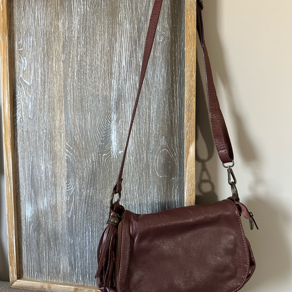 Elegant Brown Italian Leather Shoulder Bag